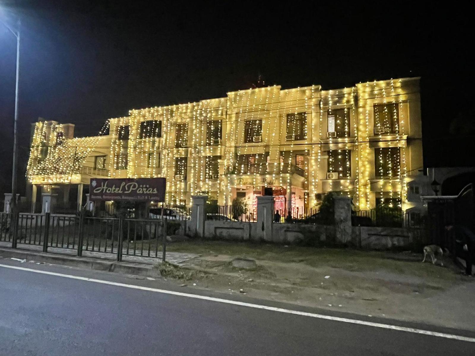 Hotel Paras Dera Bassi Bagian luar foto